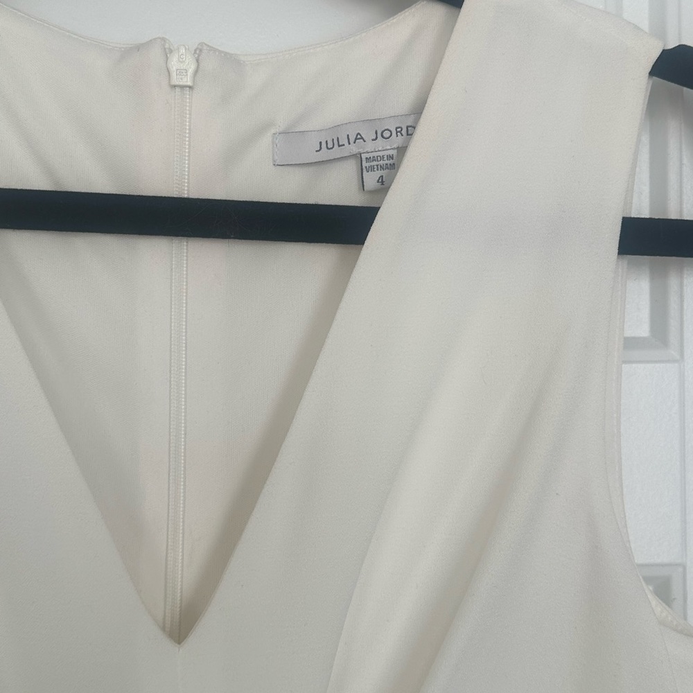 Julia Jordan White V-Neck Jumpsuit with Tortoise Shell Belt Buckle - Picture 3 of 3